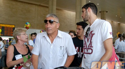 עומרי כספי מתקבל בחום על ידי המשפחה בנת&qout;בג (שי לוי) עומרי כספי מתקבל בחום על ידי המשפחה בנת&qout;בג (שי לוי)