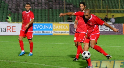 דה סילבה כובש את שער הניצחון (האתר הרשמי של הפועל ת&qout;א)