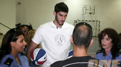 עומרי כספי מבקר בכלא אופק, החלטה בסטייל NBA (שרון קביליו) עומרי כספי מבקר בכלא אופק, החלטה בסטייל NBA (שרון קביליו)
