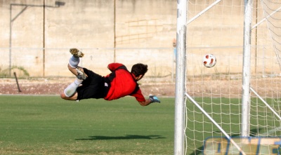 אברבנל הודף. נתניה או קפריסין? (יניב גונן) אברבנל הודף. נתניה או קפריסין? (יניב גונן)