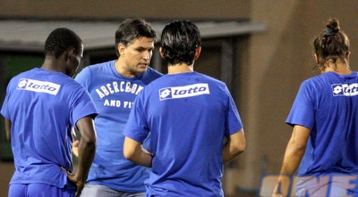 גיא עזורי ושחקניו (יניב גונן)