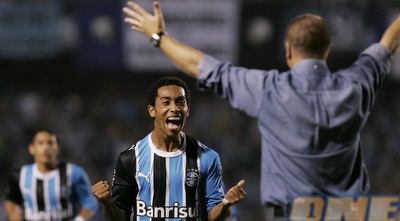 אברטון חוג עם מנזס (רויטרס) אברטון חוג עם מנזס (רויטרס)