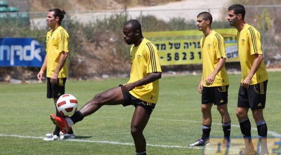 סרג´ איילי. כבש מול הנוער (גיא בן זיו)