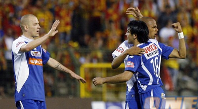 אליניב ברדה והחברים חוגגים. התקרבו למוליכה (רויטרס)