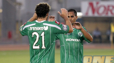 תומר חמד חוגג עם אייל משומר. &qout; (דרור עינב) תומר חמד חוגג עם אייל משומר. &qout; (דרור עינב)