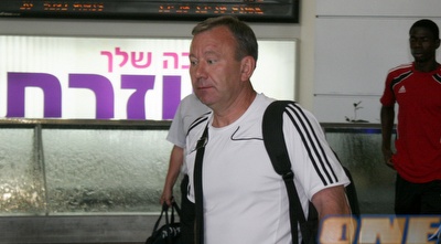 מאמן אקטובה ולדימיר מוכנוב. היה מרוצה מהטיסה (רועי גלדסטון)