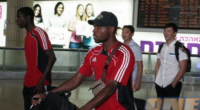 אקטובה נוחתת (רועי גלדסטון)