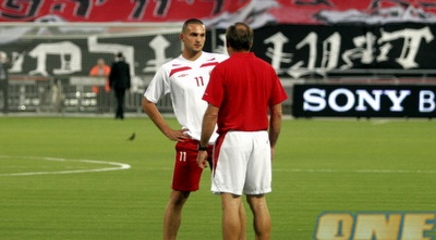 רון ציבלין מתדרך את בן סהר (דרור עינב) רון ציבלין מתדרך את בן סהר (דרור עינב)