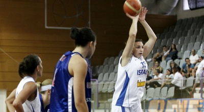 ג´ניפר פליישר. המתאזרחת תתן גוף ומסה נגד היריבות (שרון קביליו) ג´ניפר פליישר. המתאזרחת תתן גוף ומסה נגד היריבות (שרון קביליו)