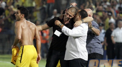 נמני חוגג עם איציק עובדיה (דרור עינב)