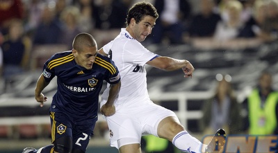 גונסאלו היגוואין. צמד נהדר בתוך עשר דקות (רויטרס) גונסאלו היגוואין. צמד נהדר בתוך עשר דקות (רויטרס)