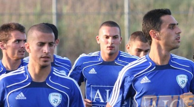 זהבי, סהר, ידין ובונדר. דואגים לכם בבית (רועי גלדסטון) זהבי, סהר, ידין ובונדר. דואגים לכם בבית (רועי גלדסטון)