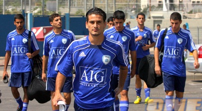 מאור בוזגלו והחבר´ה לפני האימון (יניב גונן)