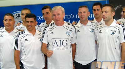 פרננדז עם שופטי הליגה (שי לוי)