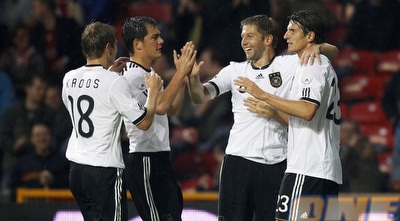 נבחרת גרמניה חוגגת הערב עם גומס (רויטרס)