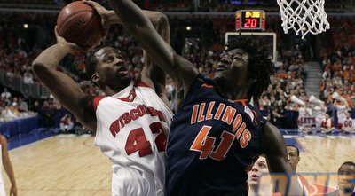 וורן קארטר חוסם. הזר הרביעי של ליובין (רויטרס) וורן קארטר חוסם. הזר הרביעי של ליובין (רויטרס)