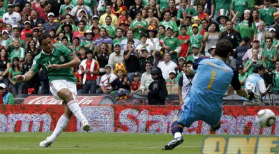 הרננדס מכניע את קסיאס הערב באצטקה (רויטרס)