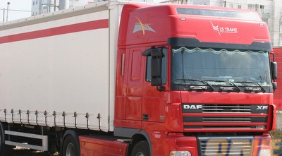 המשאית מטעם אופ&qout;א ובה הציוד לצ´מפיונס (רועי גלדסטון)