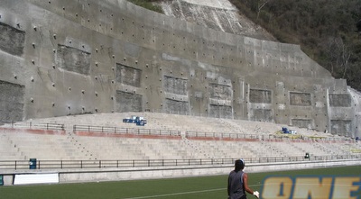 המגרש בקראקס. לא סיימו את העבודה, או סתם מכוער?