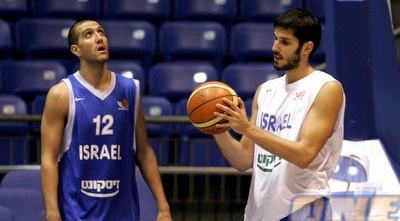 עומרי כספי וטל בורשטיין מתכוננים לאיטליה (שי לוי) עומרי כספי וטל בורשטיין מתכוננים לאיטליה (שי לוי)