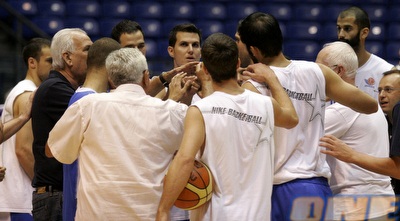 שחקני הנבחרת מאוחדים באימון לקראת האיטלקים (שי לוי) שחקני הנבחרת מאוחדים באימון לקראת האיטלקים (שי לוי)