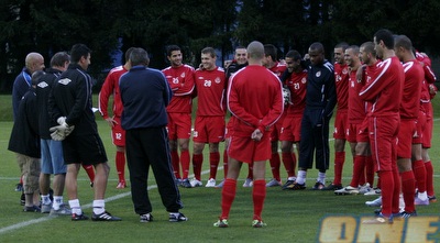 שחקני הפועל ת&qout;א באימון באוסטריה (רועי גלדסטון) שחקני הפועל ת&qout;א באימון באוסטריה (רועי גלדסטון)