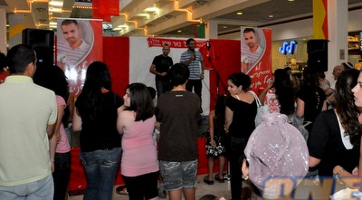 שחקני ב&qout;ש עוזרים בגיוס תרומות לדניאל ביטון (גיא איזנר)