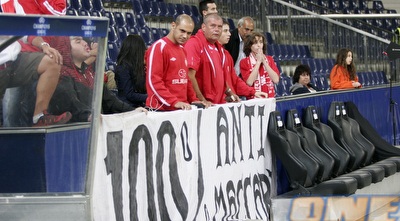 אוהדי הפועל ת&qout;א באימון המסכם. כ-1,000 מהם צפויים להגיע למשחק (רועי גלדסטון) אוהדי הפועל ת&qout;א באימון המסכם. כ-1,000 מהם צפויים להגיע למשחק (רועי גלדסטון)