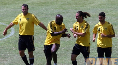 תמוז ופרננדס (גיא בן זיו)