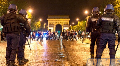 שוטרים ואוהדי פ.ס.ז´ (רויטרס)