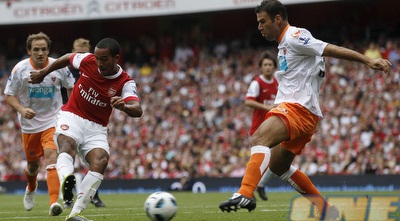 דקל קינן מול ארסנל (רויטרס) דקל קינן מול ארסנל (רויטרס)