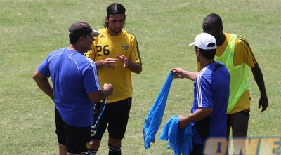 סטיבן כהן וסרג´ איילי במהלך אימון הקבוצה (גיא בן זיו) סטיבן כהן וסרג´ איילי במהלך אימון הקבוצה (גיא בן זיו)