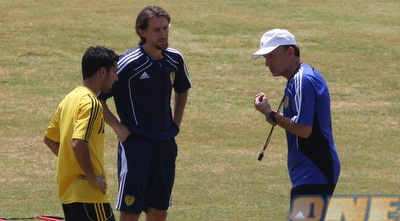 מלמיליאן בוחן את מצבו של ריקן (גיא בן זיו) מלמיליאן בוחן את מצבו של ריקן (גיא בן זיו)