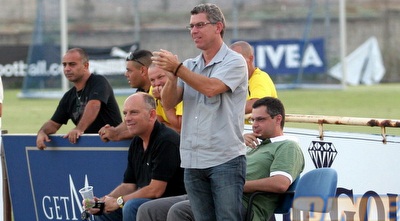 גולדהאר מוחא כפיים (ליאור טימור)