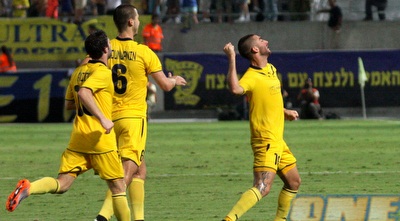 אלירן עטר בטירוף לאחר השער שכבש (יניב גונן)