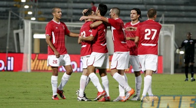 הפועל תל אביב. פוגשת את בנפיקה בתיזמון מעולה (רועי גלדסטון) הפועל תל אביב. פוגשת את בנפיקה בתיזמון מעולה (רועי גלדסטון)