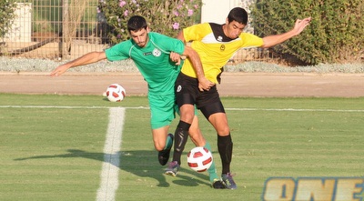 שלומי אזולאי נאבק בעדי נמני (עמית מצפה)