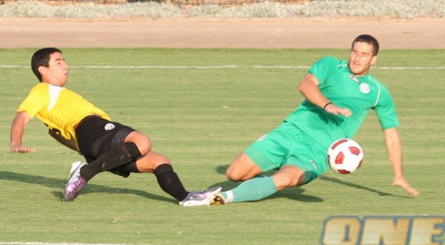 תומר חמד ועדי נמני גולשים לכדור (עמית מצפה)