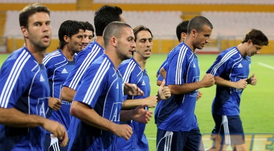 סהר ושחקני הנבחרת באימון. החלוץ: &qout; (משה חרמון) סהר ושחקני הנבחרת באימון. החלוץ: &qout; (משה חרמון)