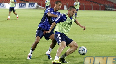 אביחי ידין ובן סהר. הקשר על הספסל, החלוץ בהרכב (שי לוי)