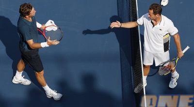לודרה מברך את ברדיץ´ על הדחתו (רויטרס)