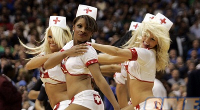 צוות המעודדות של ביה&qout;ח אסף הרופא (רויטרס)