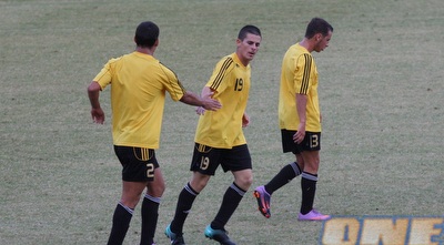 משה בן לולו חוגג עם החברים שער ראשון בבית&qout;ר (גיא בן זיו)