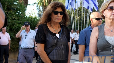 אסתר רוט-שחמורוב (יניב גונן)