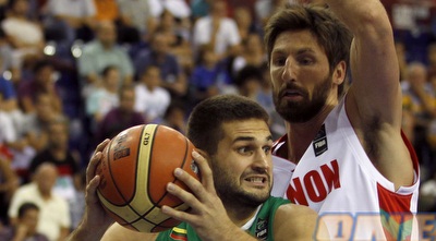 קלניאטיס בדרך לסל מול לבנון (רויטרס)