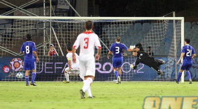 מלטה כובשת (דרור עינב)