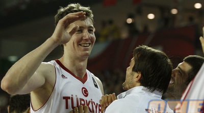 הטורקים חוגגים ניצחון חמישי ברציפות  (רויטרס)