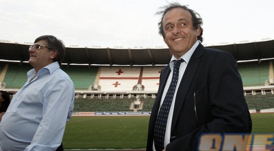 פלטיני מסייר באיצטדיון של גאורגיה שמכיל 55,000 מקומות (רויטרס)