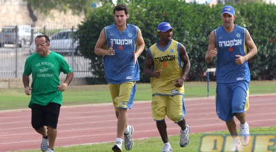 גיא פניני, טל בורשטיין ודריק שארפ (יניב גונן)