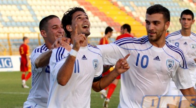 בוזגלו חוגג (יניב גונן) בוזגלו חוגג (יניב גונן)